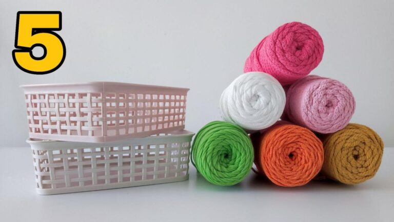 Questo semplice gesto trasforma contenitori di plastica in borse utili e creative…
